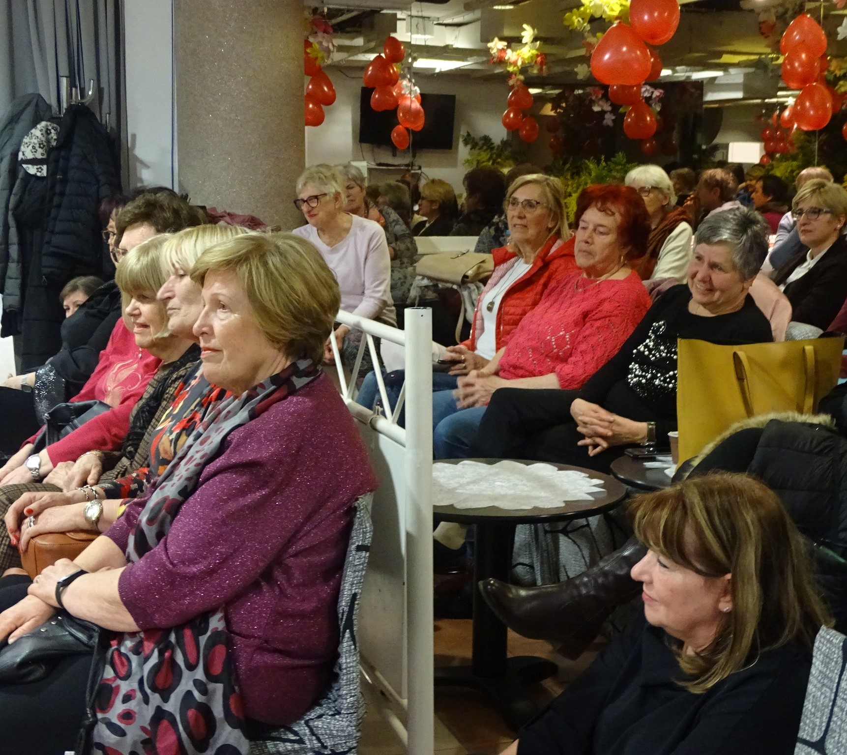 PRIREDITEV-POKLON TREH GENERACIJ