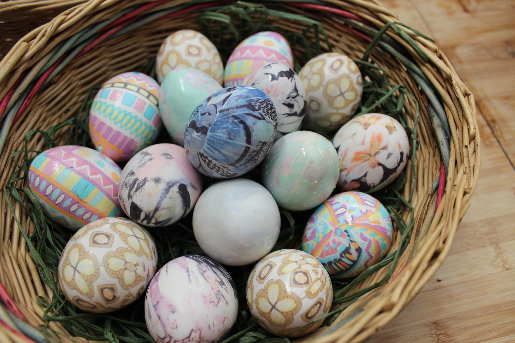 BARVANJE PIRHOV S SVILO